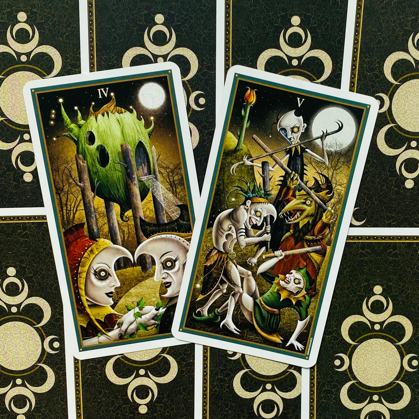 Deviant Moon Tarot cards - Tarot Cards Deck