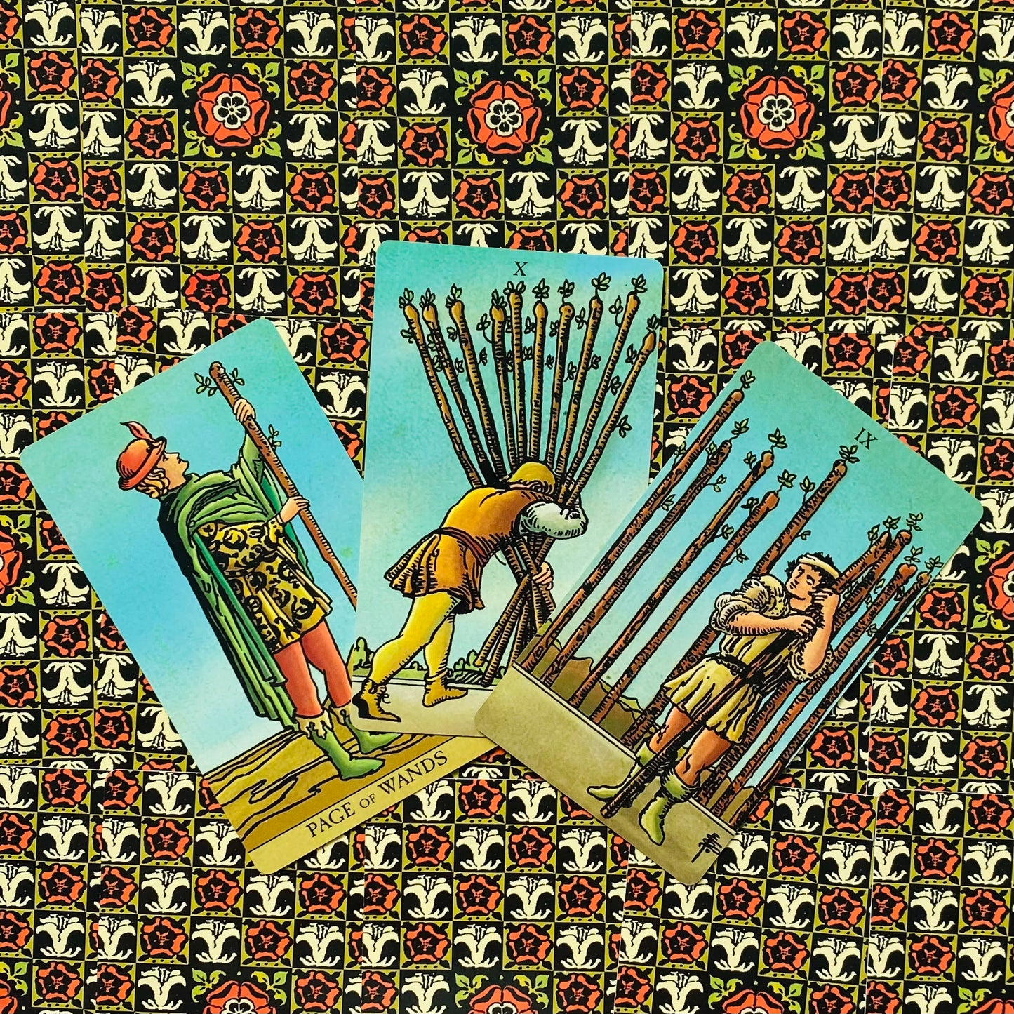 Radiant Wise Spirit Tarot Cards - Tarot Cards Deck